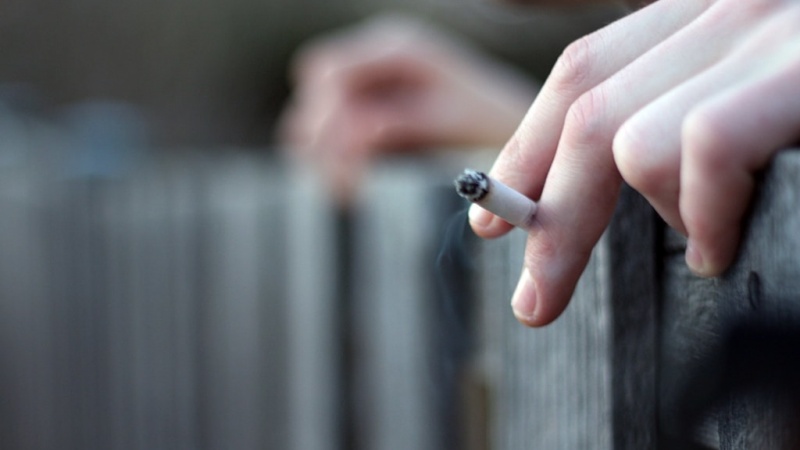 Fumo e Covid-19. Un nuovo studio CoEHAR conferma che i vaccini hanno minore efficacia sui fumatori